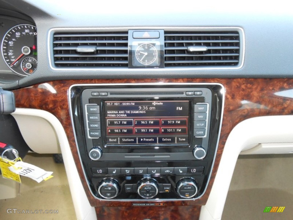 2013 Volkswagen Passat 2.5L SEL Controls Photo #78362976