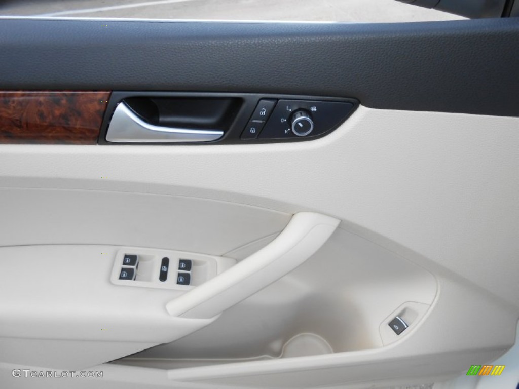 2013 Volkswagen Passat 2.5L SEL Cornsilk Beige Door Panel Photo #78363045