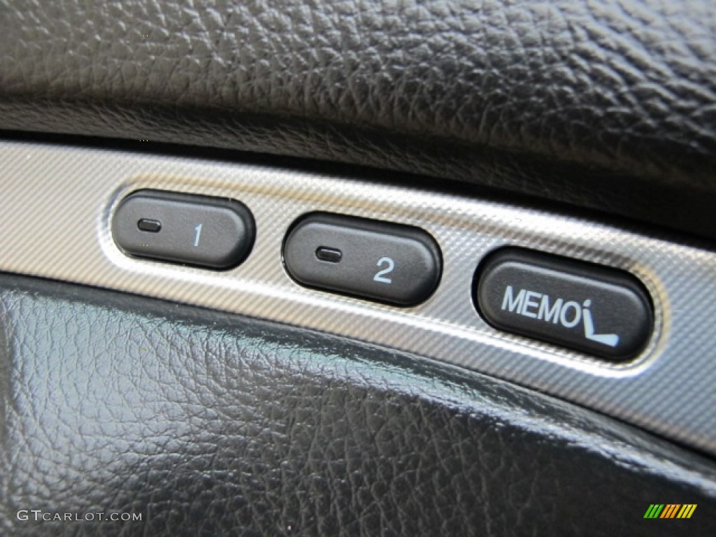 2004 Acura TL 3.2 Controls Photo #78365389