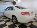 Super White - Camry LE Photo No. 30