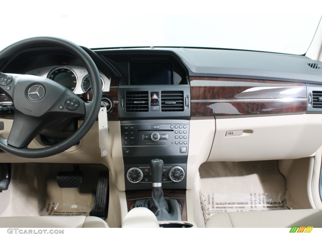 2010 GLK 350 4Matic - Jade Green Metallic / Almond/Black photo #9