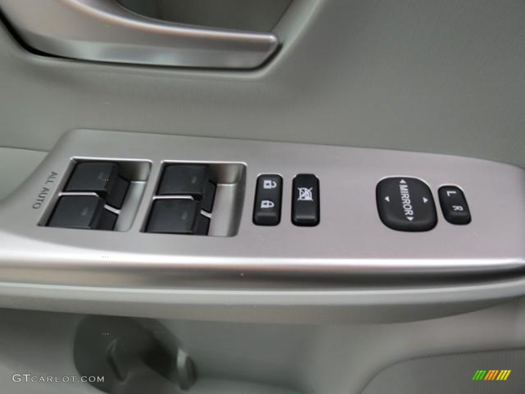 2013 Prius v Five Hybrid - Magnetic Gray Metallic / Misty Gray photo #10