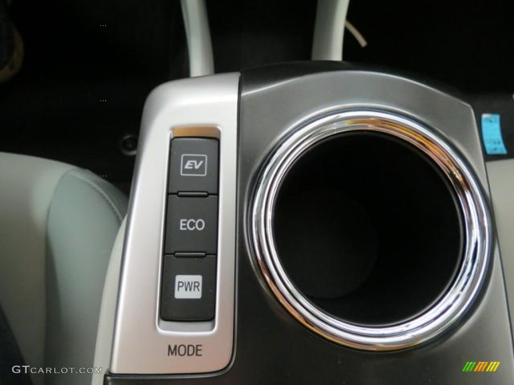 2013 Prius v Five Hybrid - Magnetic Gray Metallic / Misty Gray photo #13