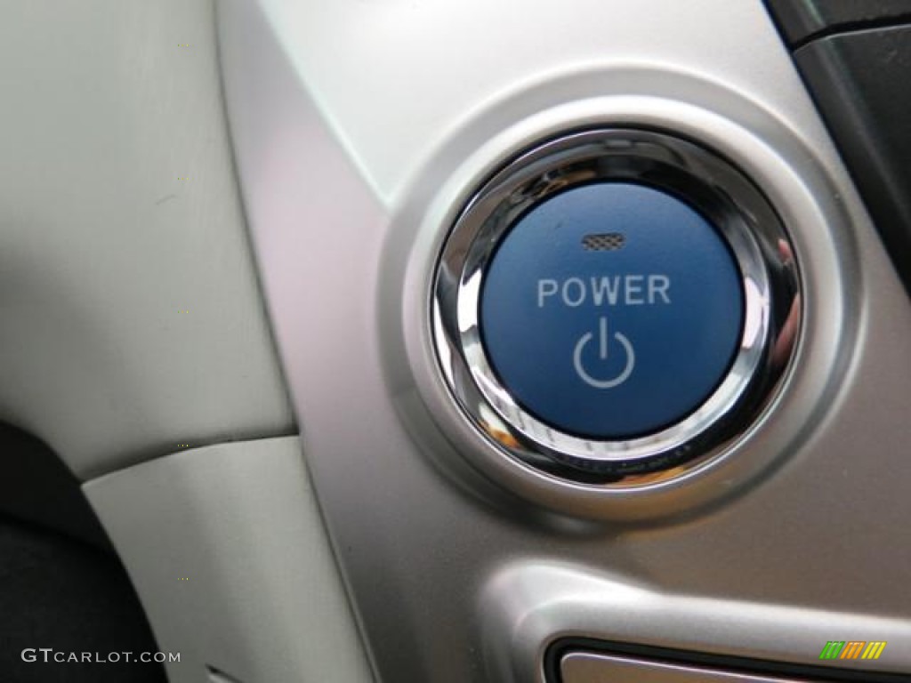 2013 Prius v Five Hybrid - Magnetic Gray Metallic / Misty Gray photo #16