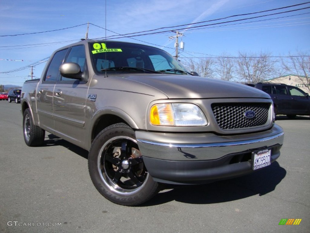 2001 F150 Lariat SuperCrew - Arizona Beige Metallic / Medium Parchment photo #1