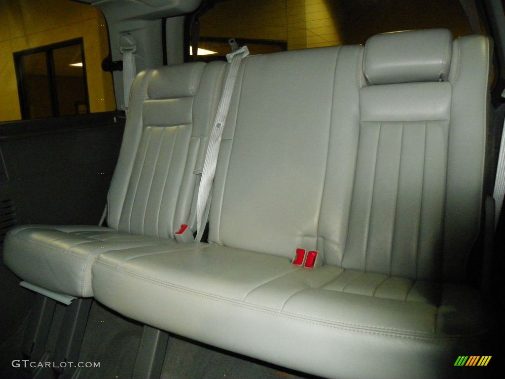 2006 Navigator Luxury - Black / Dove Grey photo #10