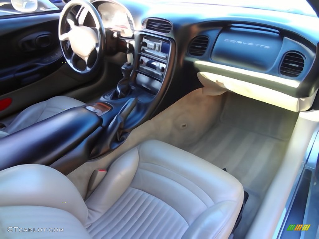 2004 Chevrolet Corvette Convertible Light Gray Dashboard Photo #78382238