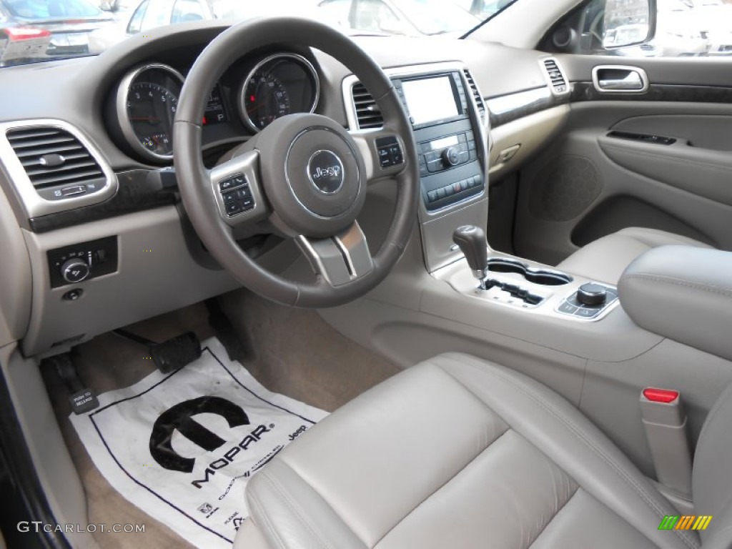 Dark Graystone/Medium Graystone Interior 2011 Jeep Grand Cherokee Laredo X Package 4x4 Photo #78386042