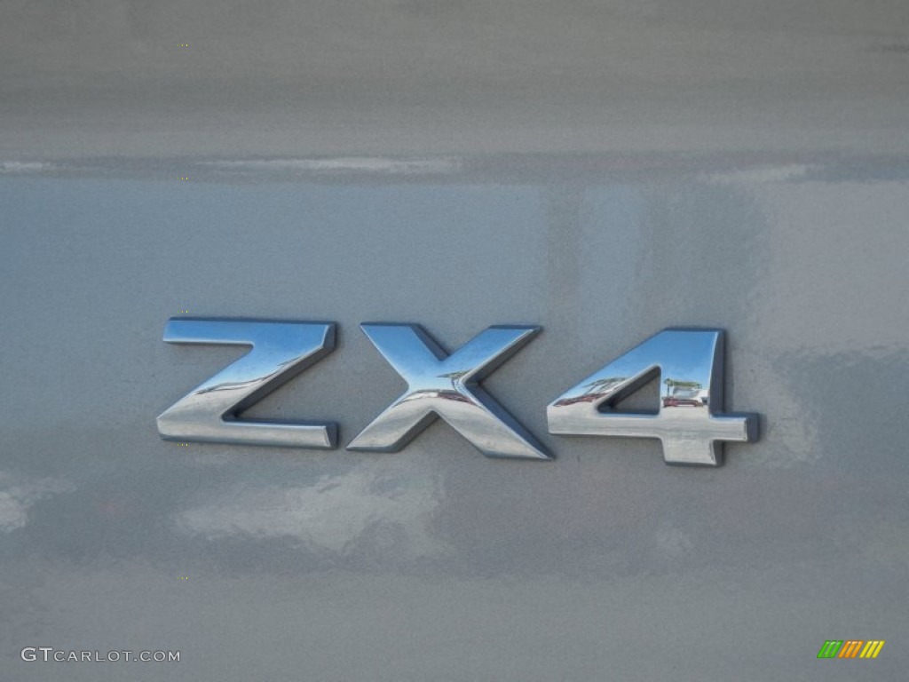 2006 Ford Focus ZX4 SE Sedan Marks and Logos Photos
