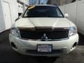 2010 Dover White Pearl Mitsubishi Endeavor SE AWD  photo #2