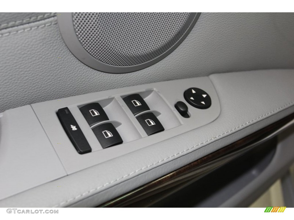 2010 BMW 3 Series 328i Sedan Controls Photo #78392063