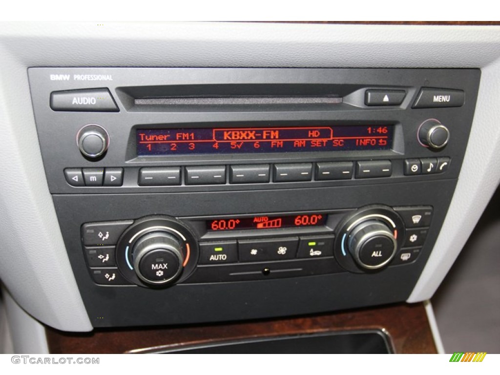 2010 BMW 3 Series 328i Sedan Audio System Photos