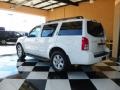 Avalanche White - Pathfinder SE Photo No. 4