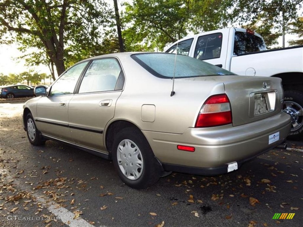 1995 Accord EX Sedan - Cashmere Silver Metallic / Beige photo #2