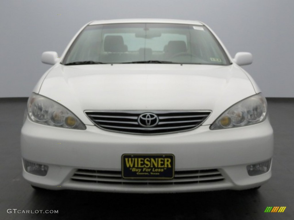 2005 Camry XLE V6 - Super White / Taupe photo #2