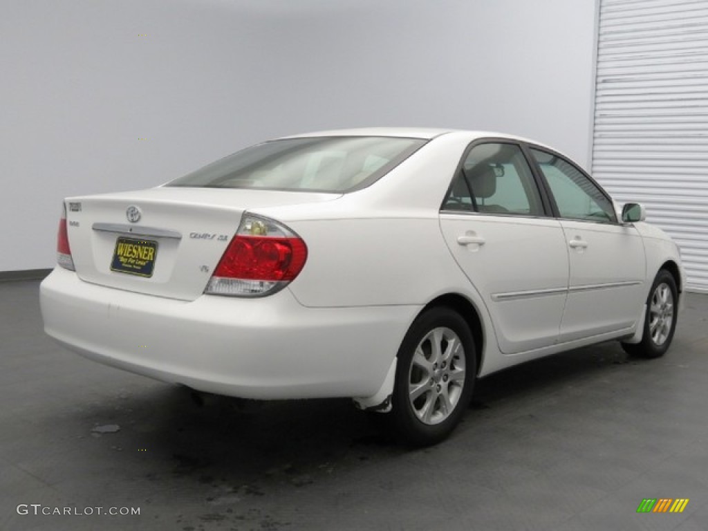 2005 Camry XLE V6 - Super White / Taupe photo #5