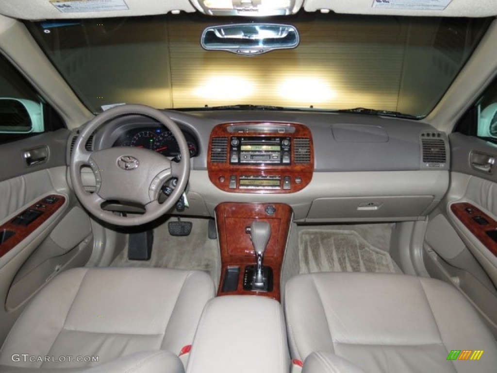 2005 Camry XLE V6 - Super White / Taupe photo #18