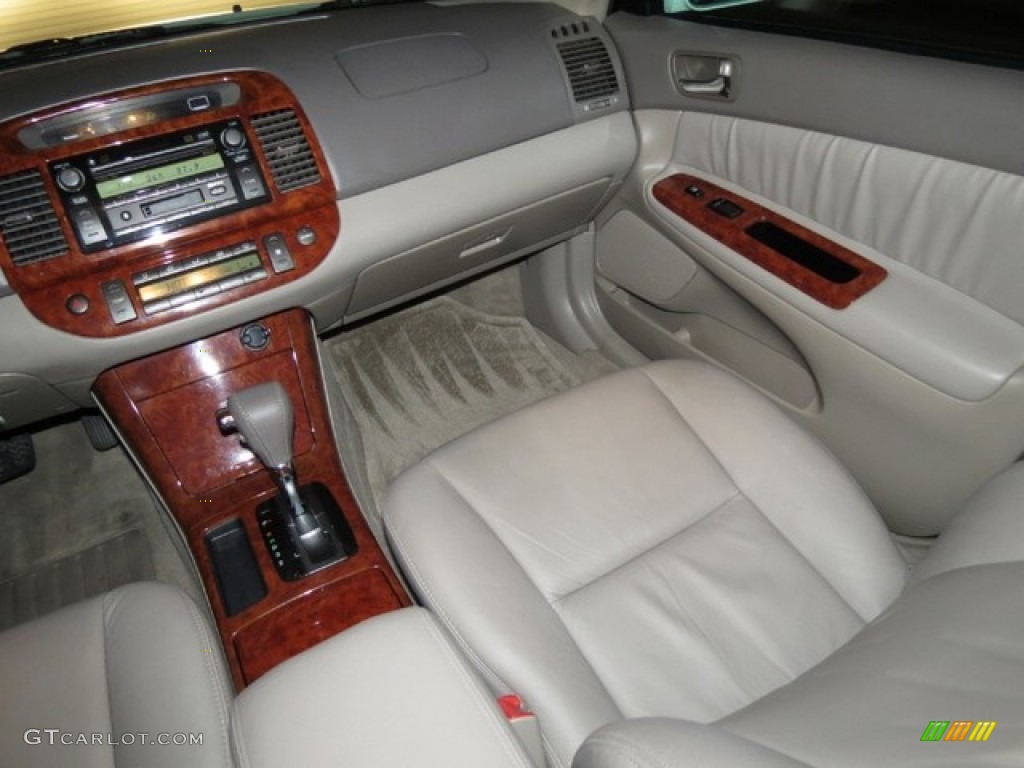 2005 Camry XLE V6 - Super White / Taupe photo #21
