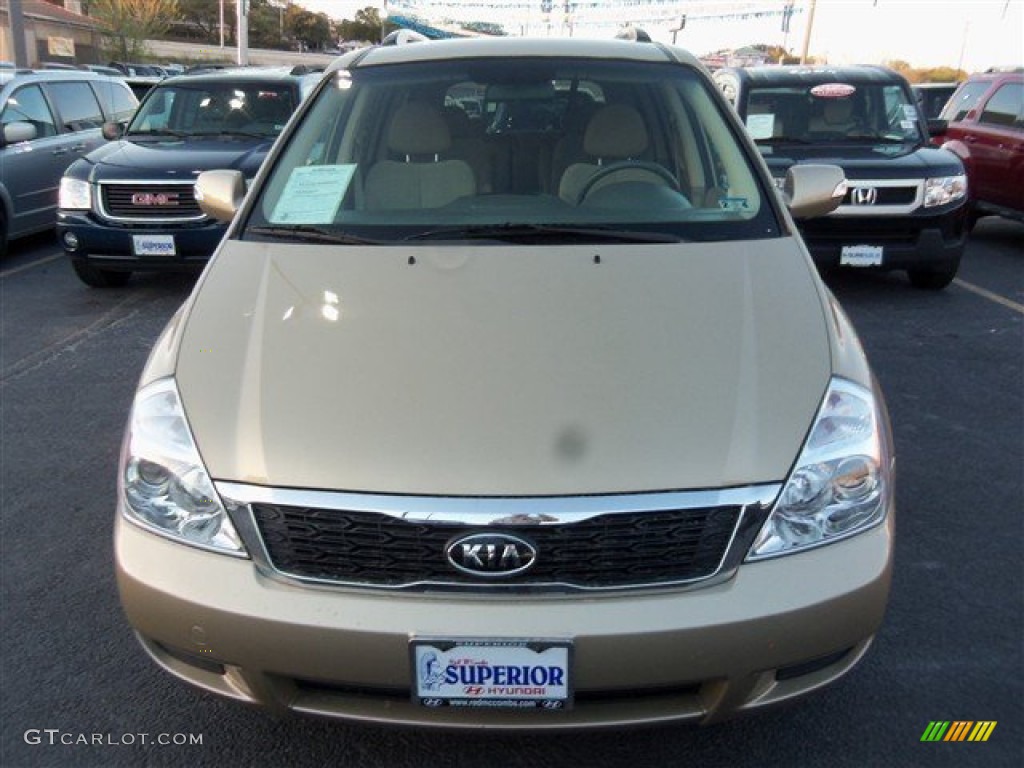 Cashmere Beige Kia Sedona