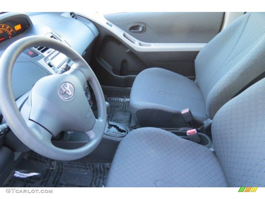 2010 Yaris 3 Door Liftback - Carmine Red Metallic / Dark Charcoal photo #11