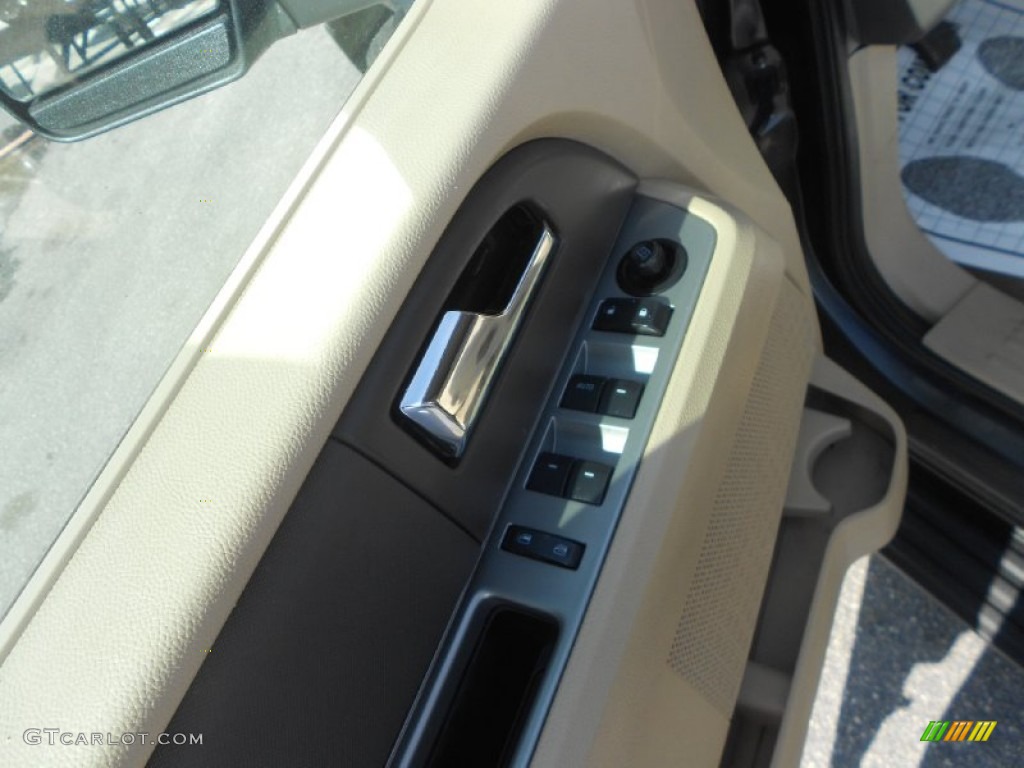 2007 Expedition XLT - Carbon Metallic / Stone photo #13