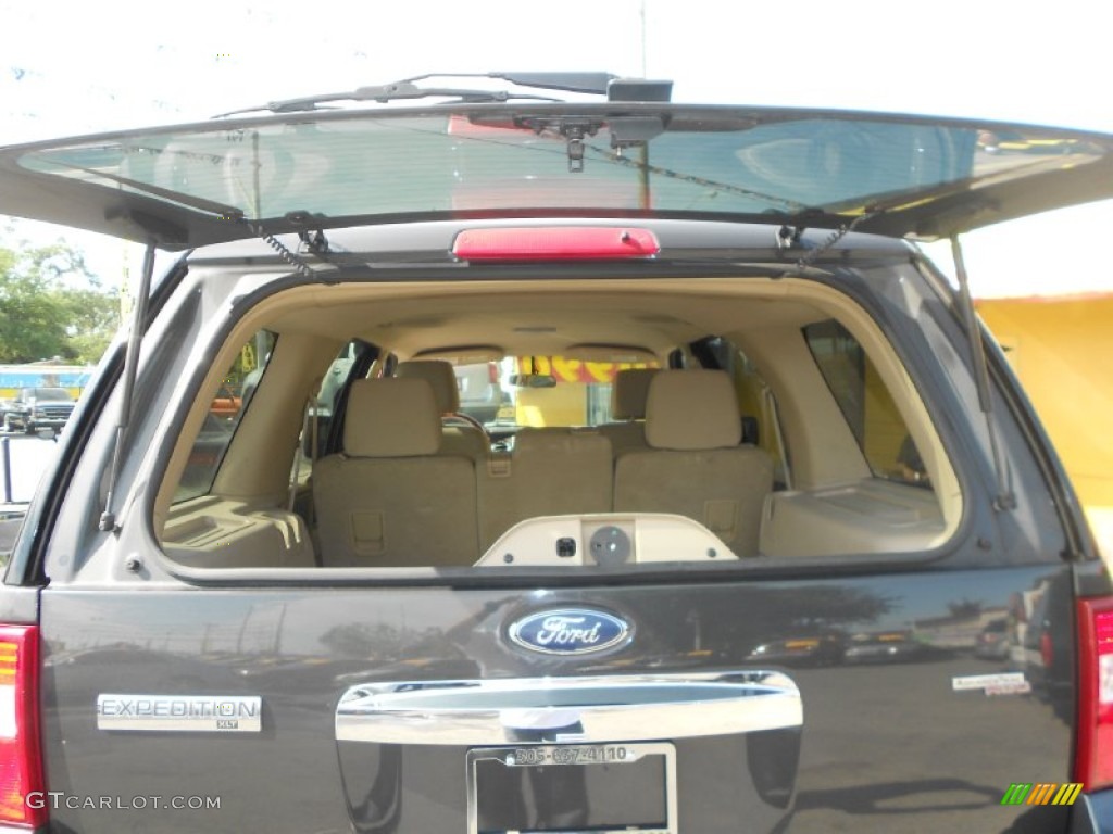 2007 Expedition XLT - Carbon Metallic / Stone photo #23