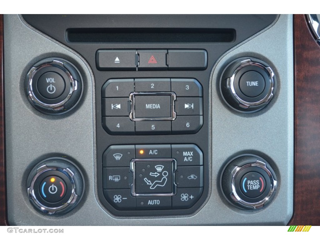 2013 Ford F350 Super Duty King Ranch Crew Cab 4x4 Controls Photo #78415994