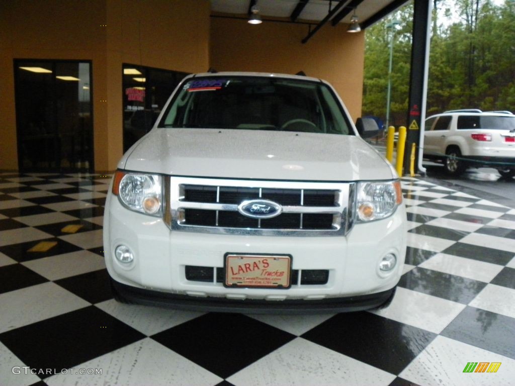 2009 Escape XLT V6 4WD - Oxford White / Stone photo #2