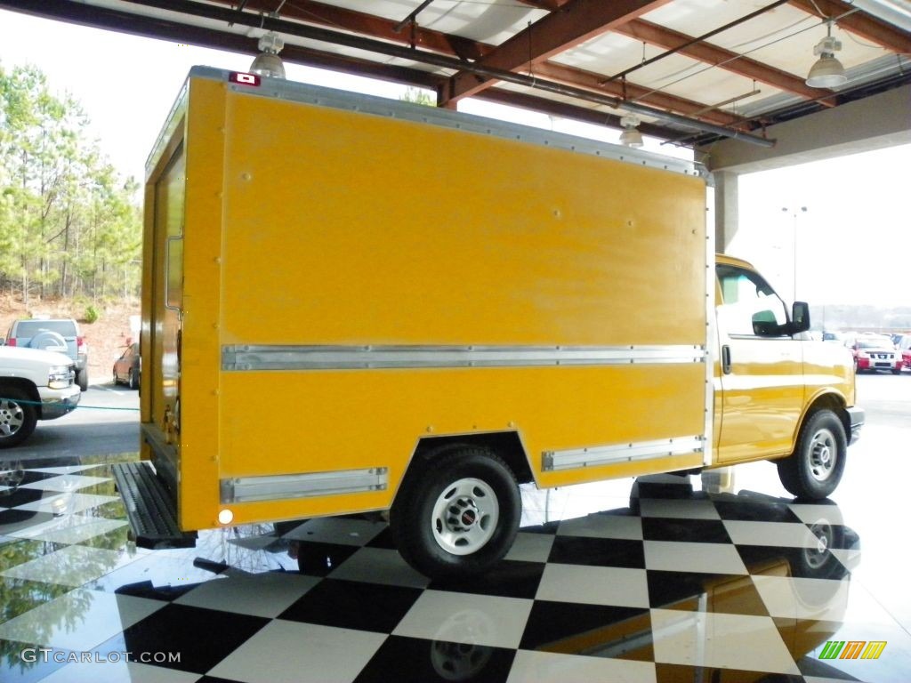 2006 Savana Cutaway 3500 Commercial Moving Truck - Yellow / Pewter photo #6