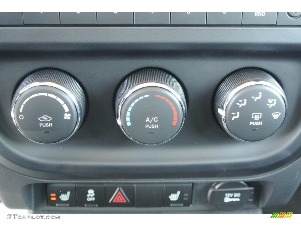2014 Jeep Patriot Latitude Controls Photo #78423362