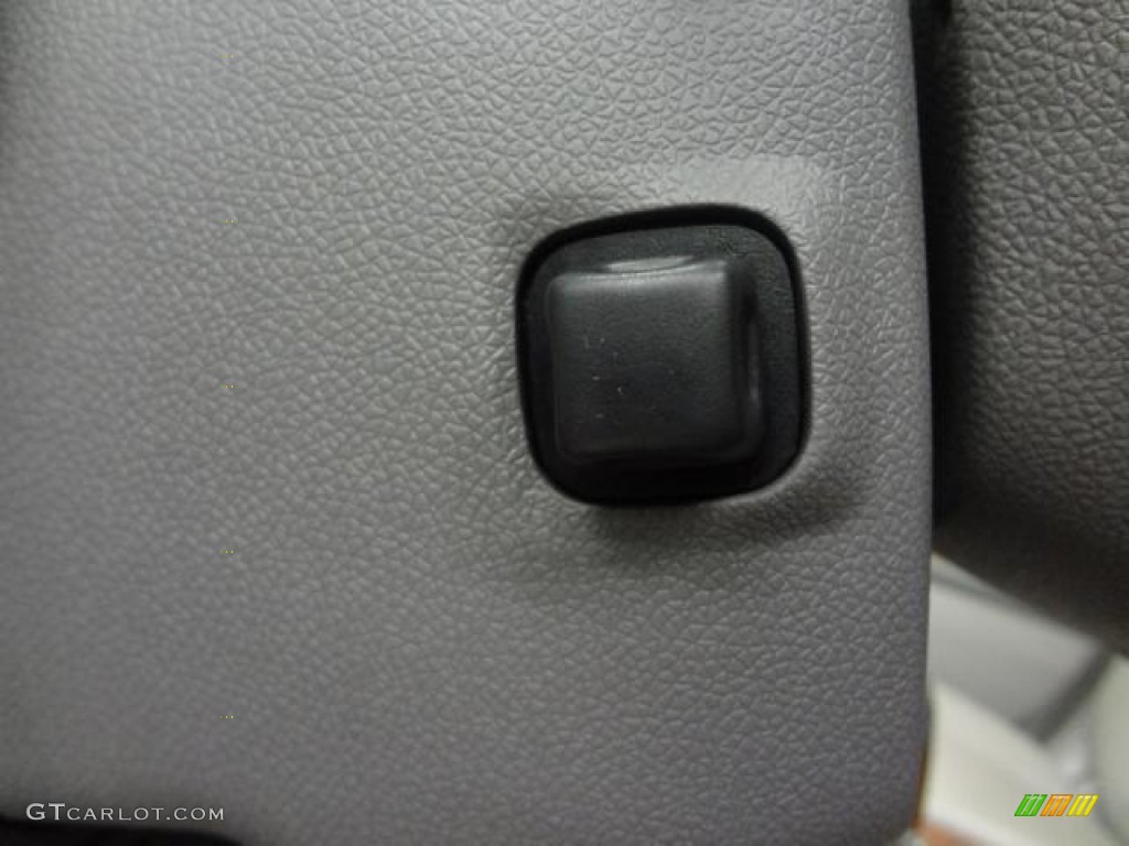 2008 Enclave CXL - Platinum Ice Metallic / Titanium/Dark Titanium photo #24