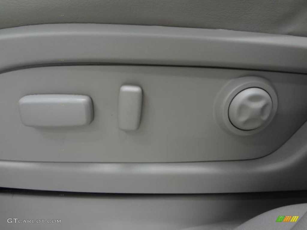 2008 Enclave CXL - Platinum Ice Metallic / Titanium/Dark Titanium photo #31