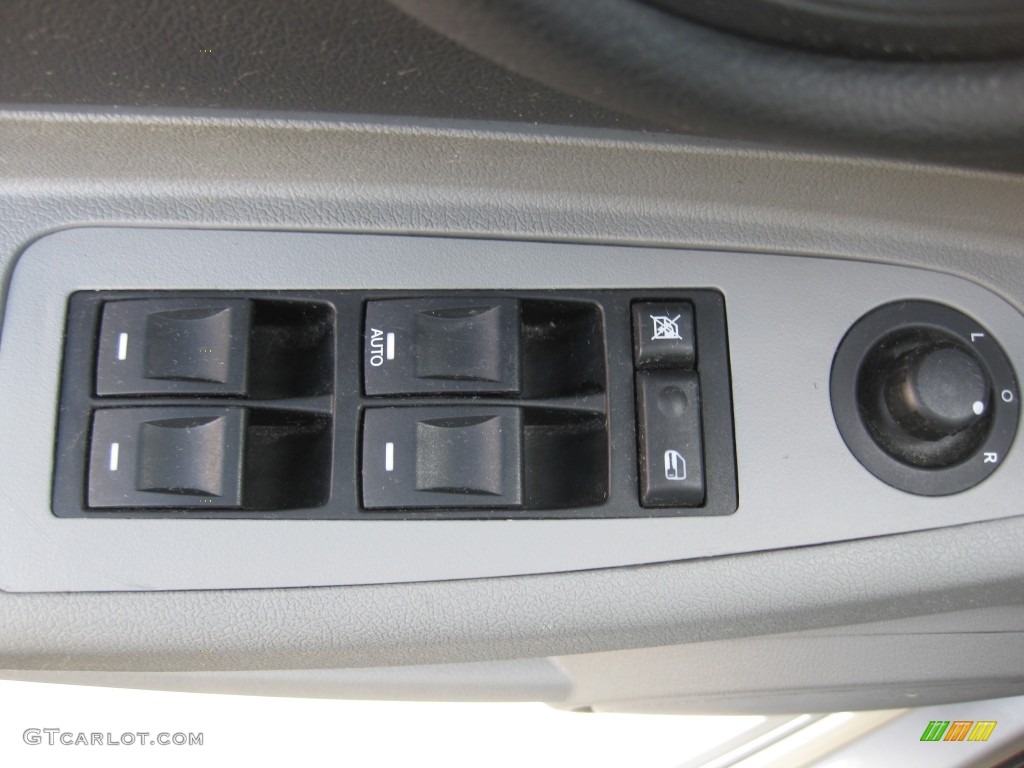 2006 Dodge Charger R/T Controls Photo #78435309
