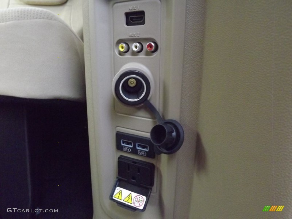 2013 Dodge Grand Caravan SXT Controls Photo #78436732