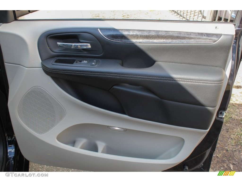 2011 Chrysler Town & Country Touring - L Black/Light Graystone Door Panel Photo #78438391