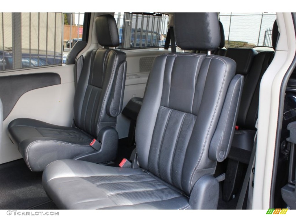 2011 Chrysler Town & Country Touring - L Rear Seat Photos