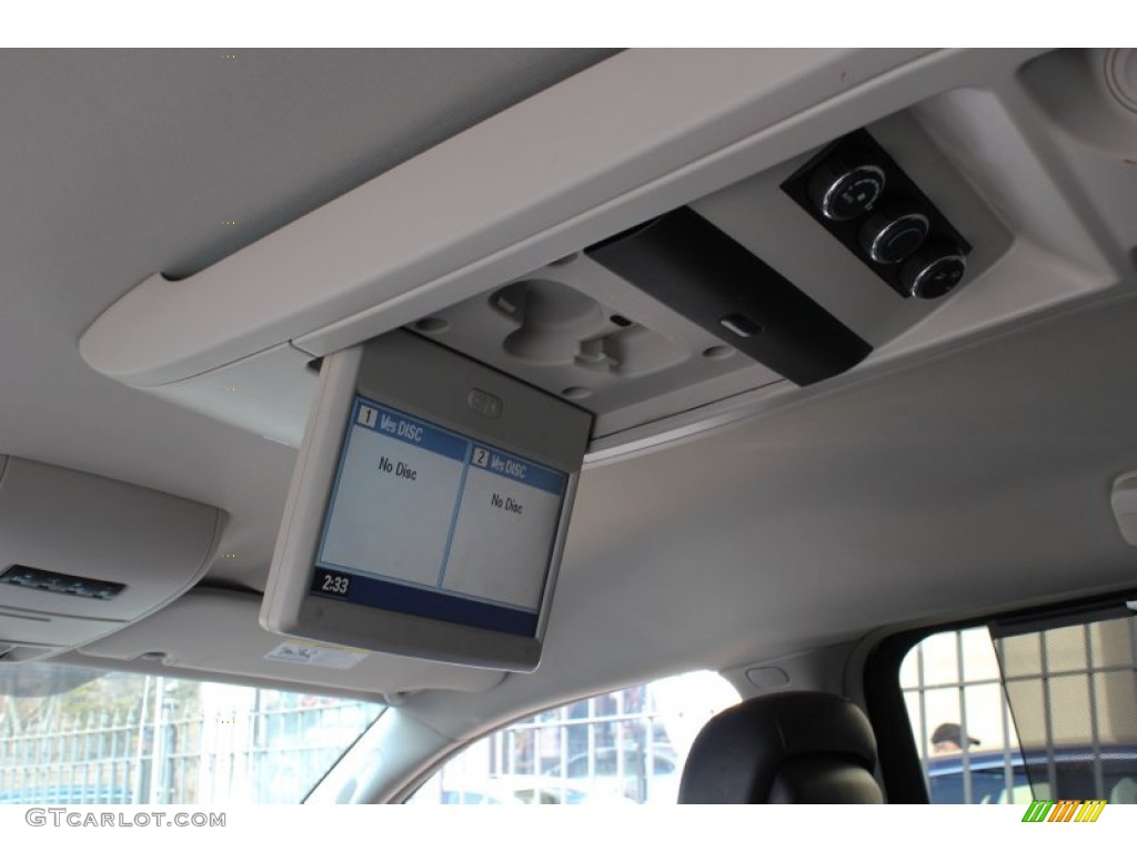 2011 Chrysler Town & Country Touring - L Entertainment System Photos