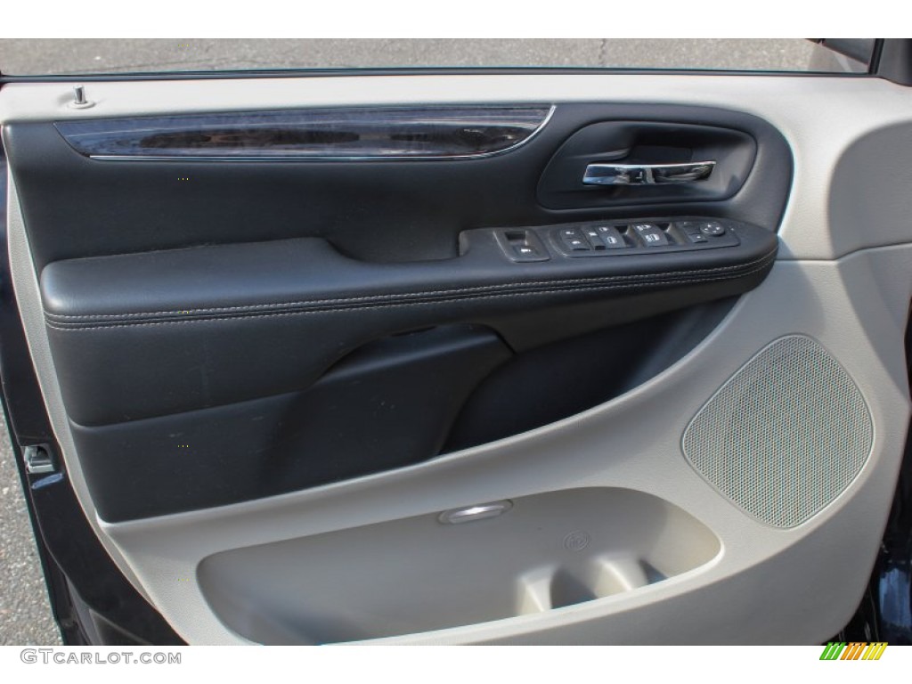 2011 Chrysler Town & Country Touring - L Black/Light Graystone Door Panel Photo #78438555