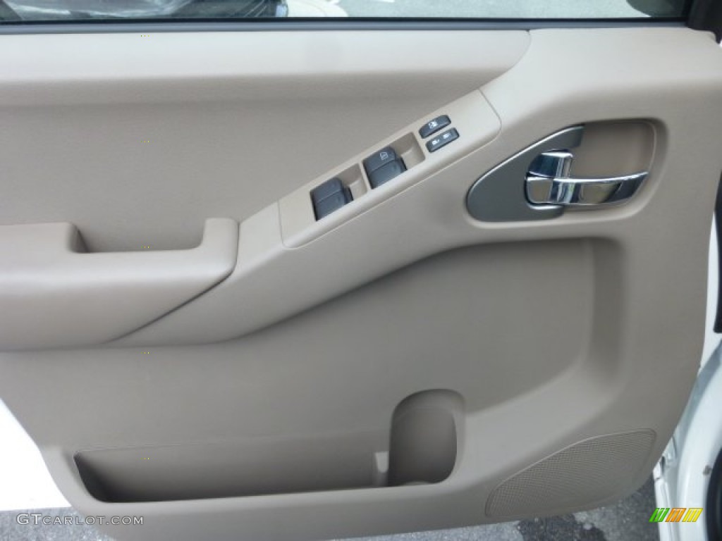 2013 Nissan Frontier SV V6 Crew Cab 4x4 Beige Door Panel Photo #78442691