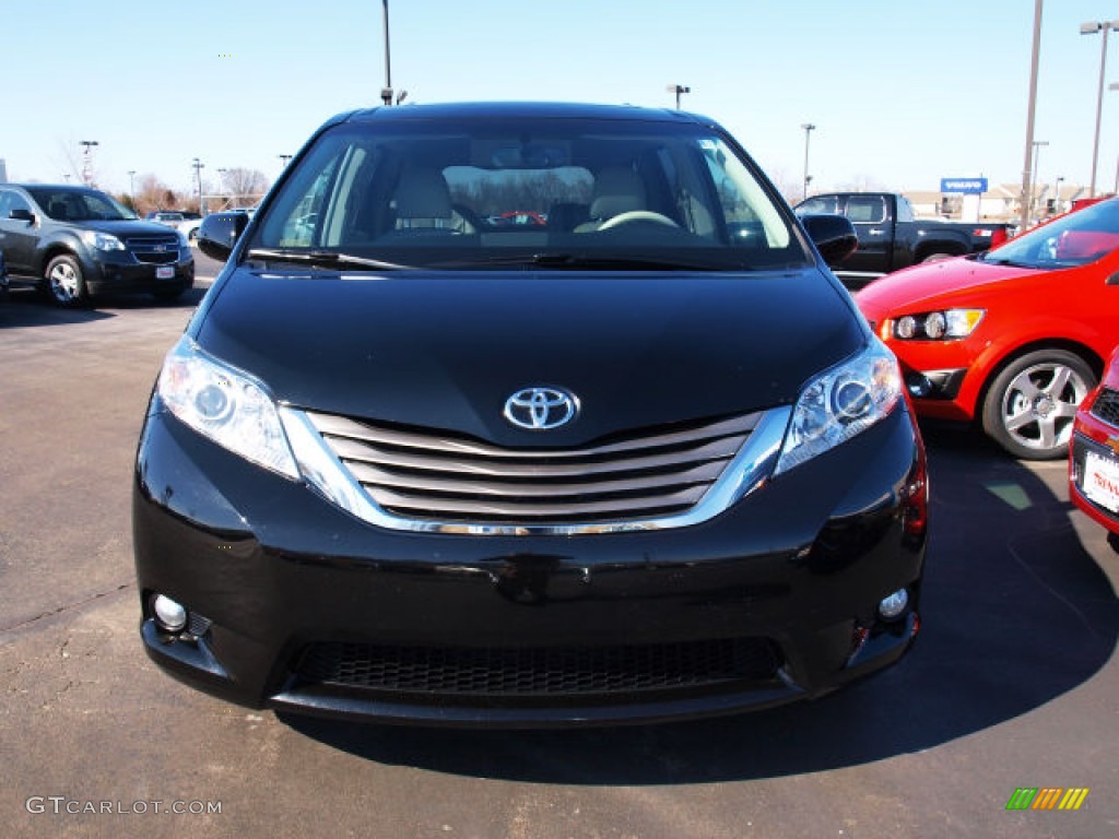 2011 Sienna XLE - Black / Light Gray photo #7