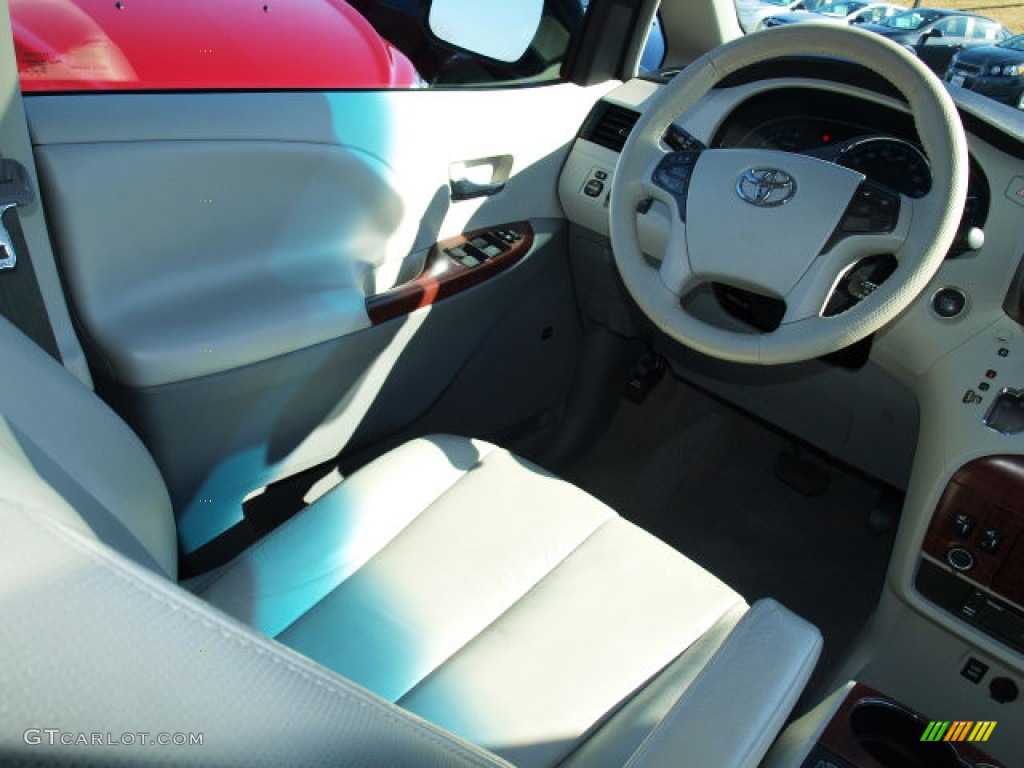 2011 Sienna XLE - Black / Light Gray photo #10