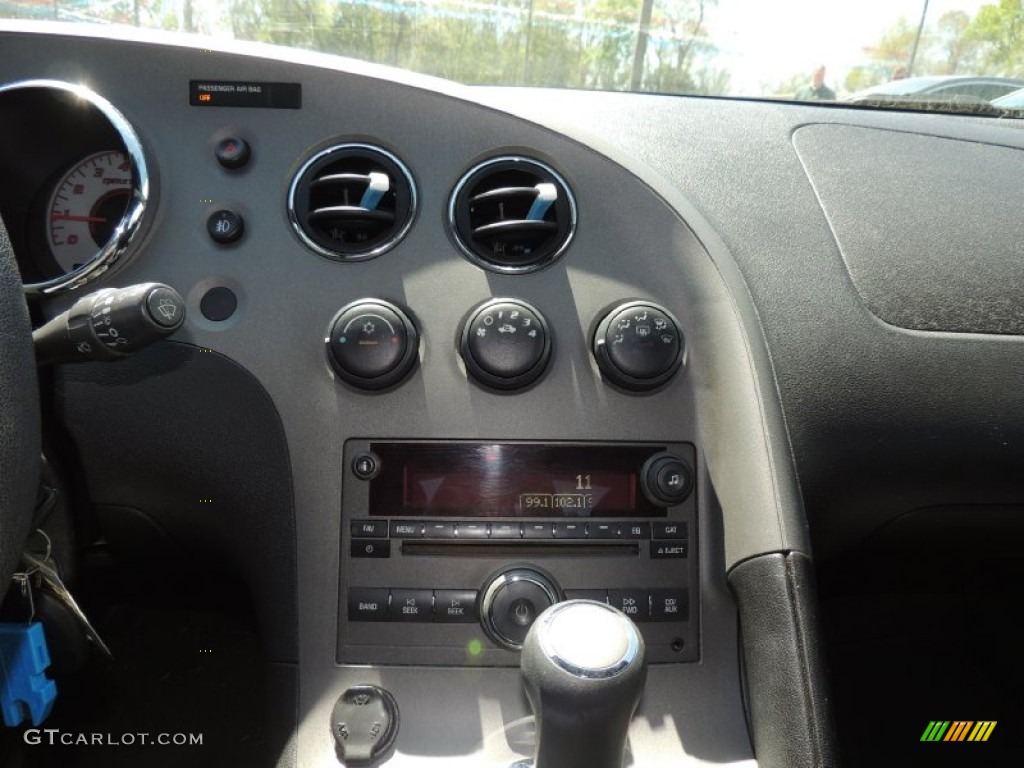 2008 Pontiac Solstice Roadster Controls Photo #78444065