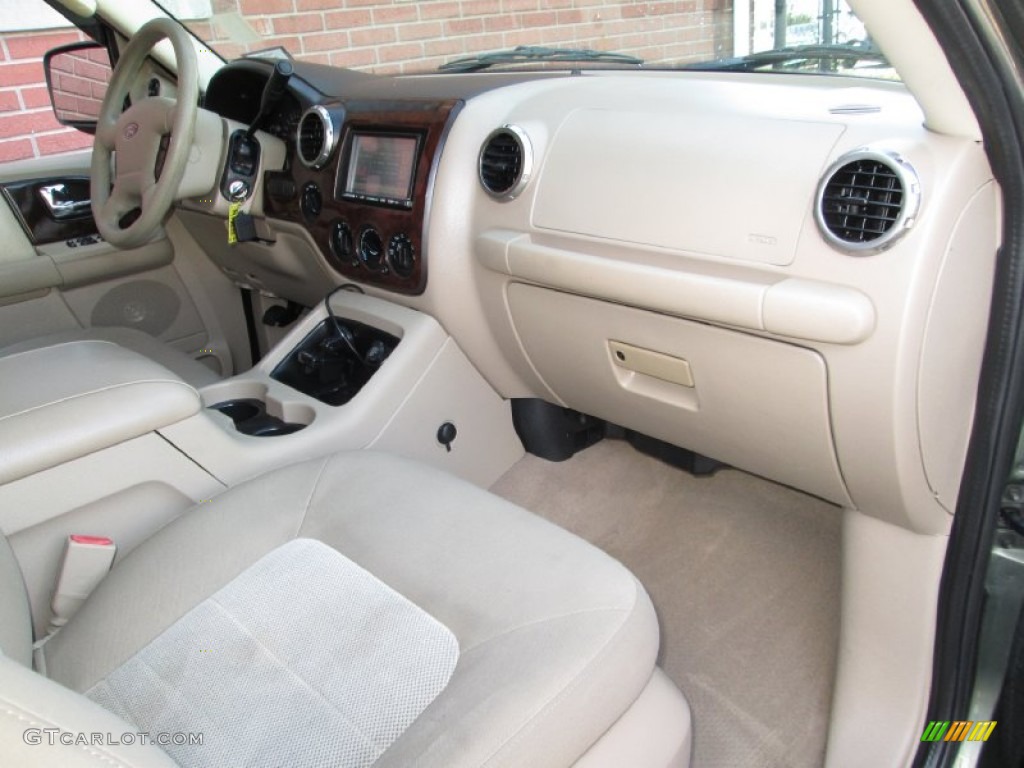 2004 Ford Expedition XLT 4x4 Medium Parchment Dashboard Photo #78447902