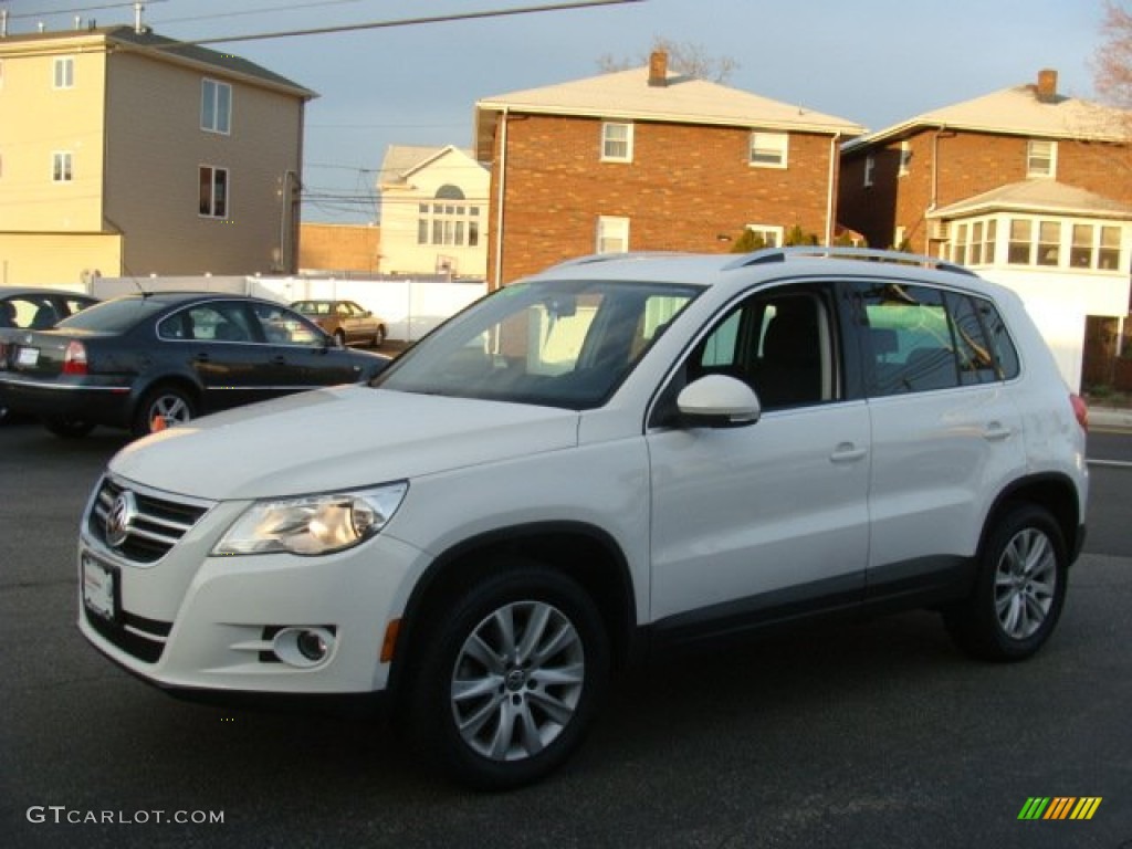 2010 Volkswagen Tiguan SE 4Motion Exterior Photos