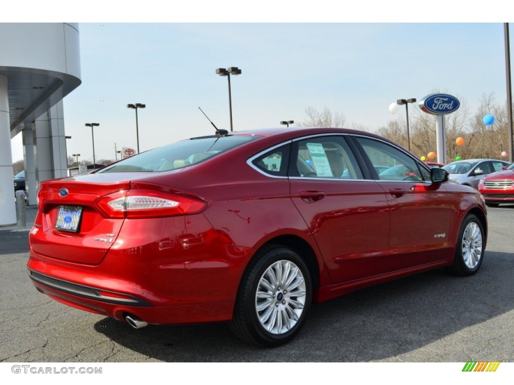 2013 Fusion Hybrid SE - Ruby Red Metallic / Dune photo #3