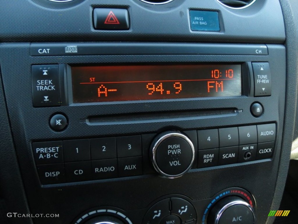 2009 Nissan Altima 2.5 S Audio System Photos