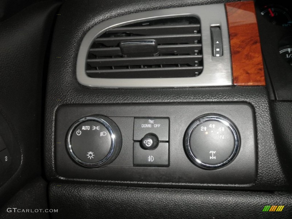 2009 Chevrolet Silverado 2500HD LTZ Extended Cab 4x4 Controls Photo #78469973