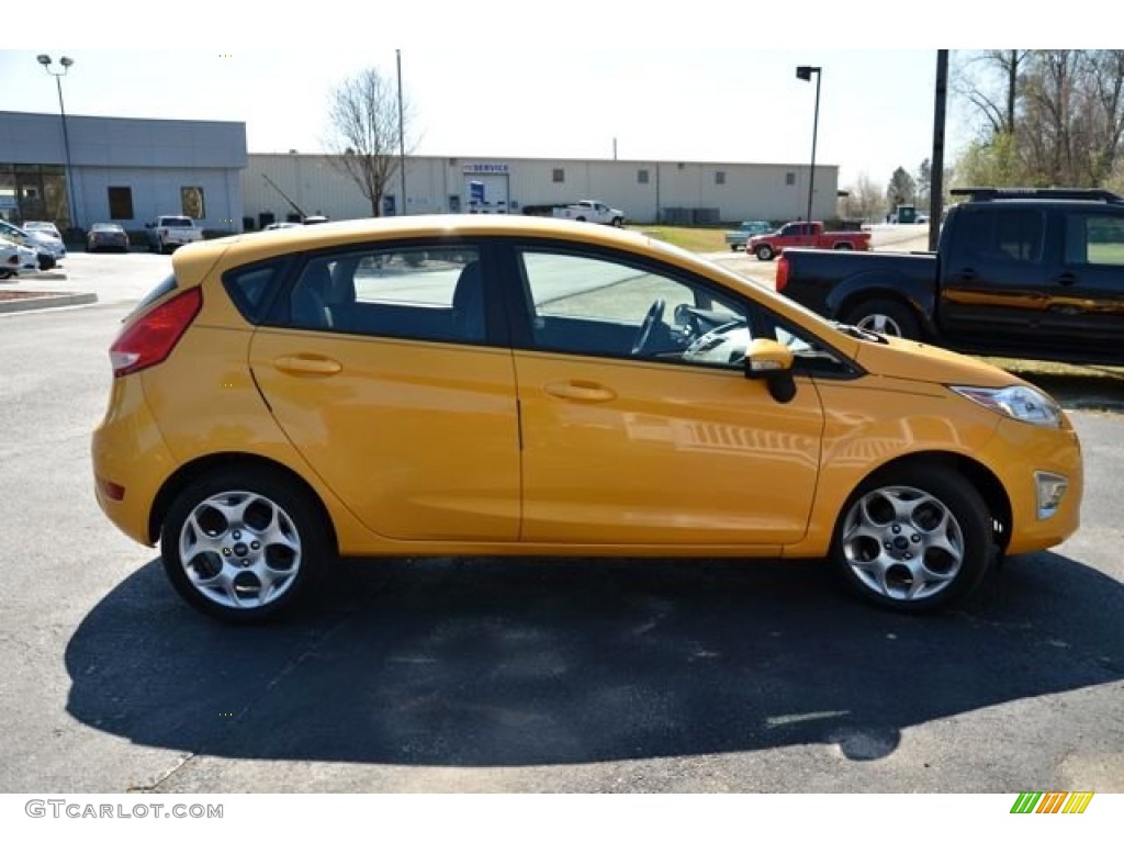 2011 Fiesta SES Hatchback - Yellow Blaze Metallic Tri-Coat / Charcoal Black/Blue Cloth photo #4