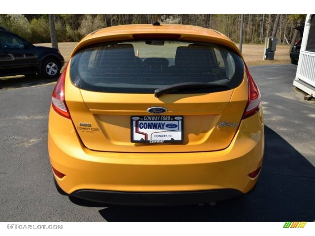 2011 Fiesta SES Hatchback - Yellow Blaze Metallic Tri-Coat / Charcoal Black/Blue Cloth photo #6