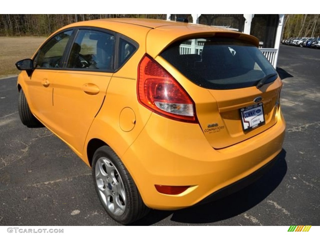 2011 Fiesta SES Hatchback - Yellow Blaze Metallic Tri-Coat / Charcoal Black/Blue Cloth photo #7